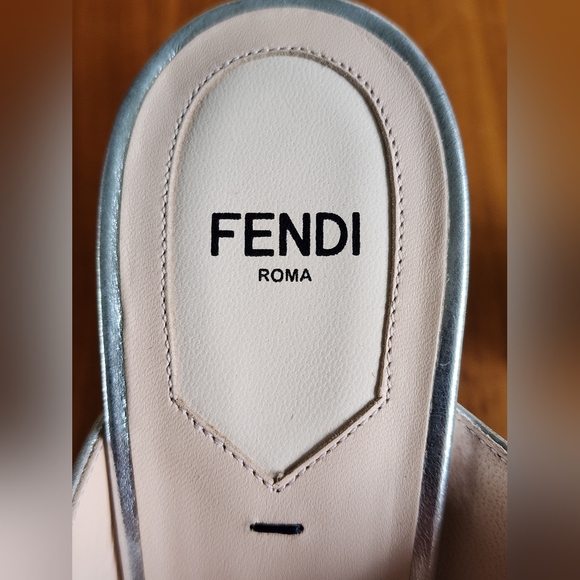 $900 Brand New 100% Authentic Fendi Women's Sandals Silver Leather - Picture 7 of 11